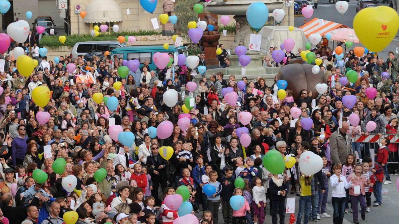 Lancio dei palloncini durante una passata edizione di San Faustino