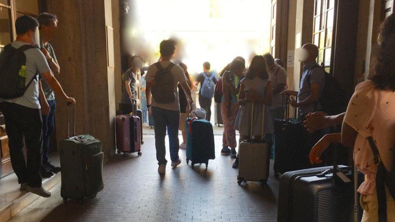 l nuovo turismo “mordi e fuggi” viaggia leggero e spende poco (foto d’archivio)