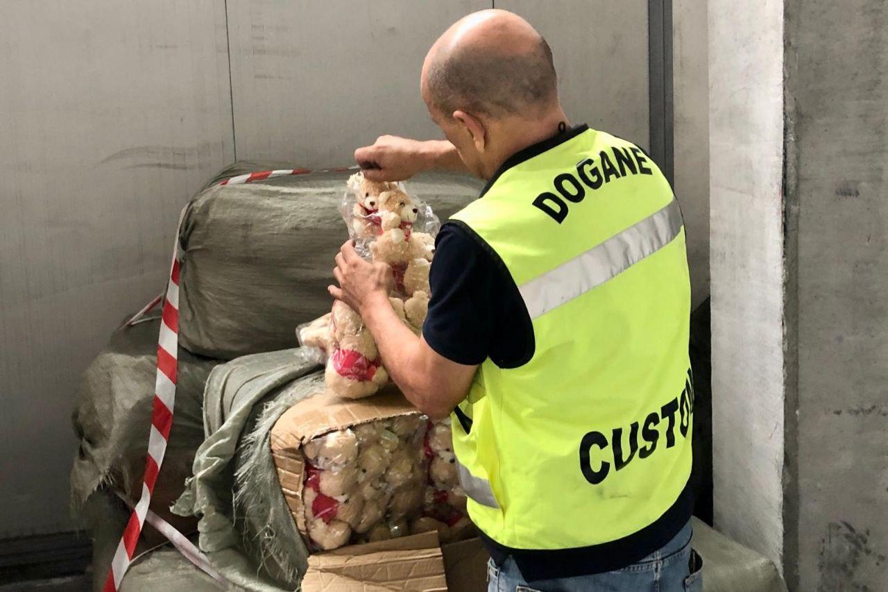 Livorno, sequestrati 4mila peluche pericolosi