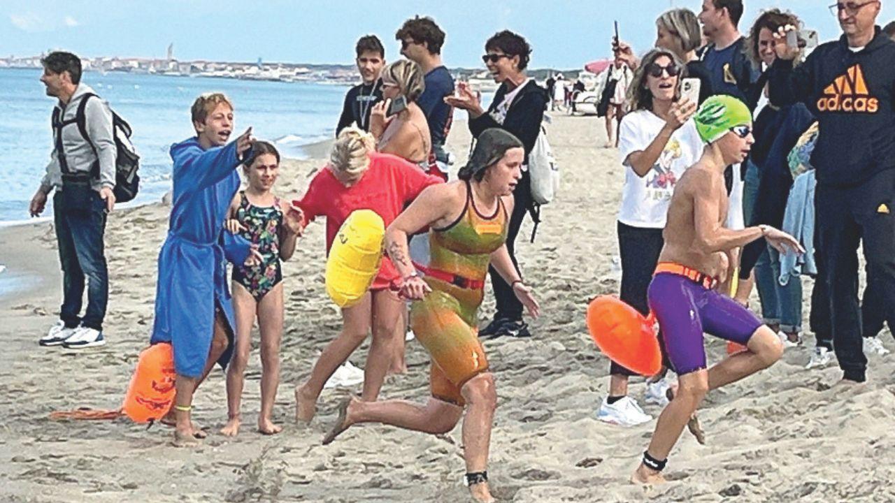 Momenti delle gare Csi di nuoto in acque libere