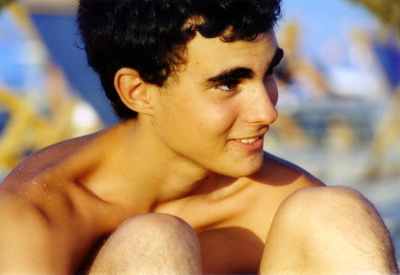 Ferrara, 19 anni fa la morte di Aldrovandi. Il padre: «Ti tolsero la vita»