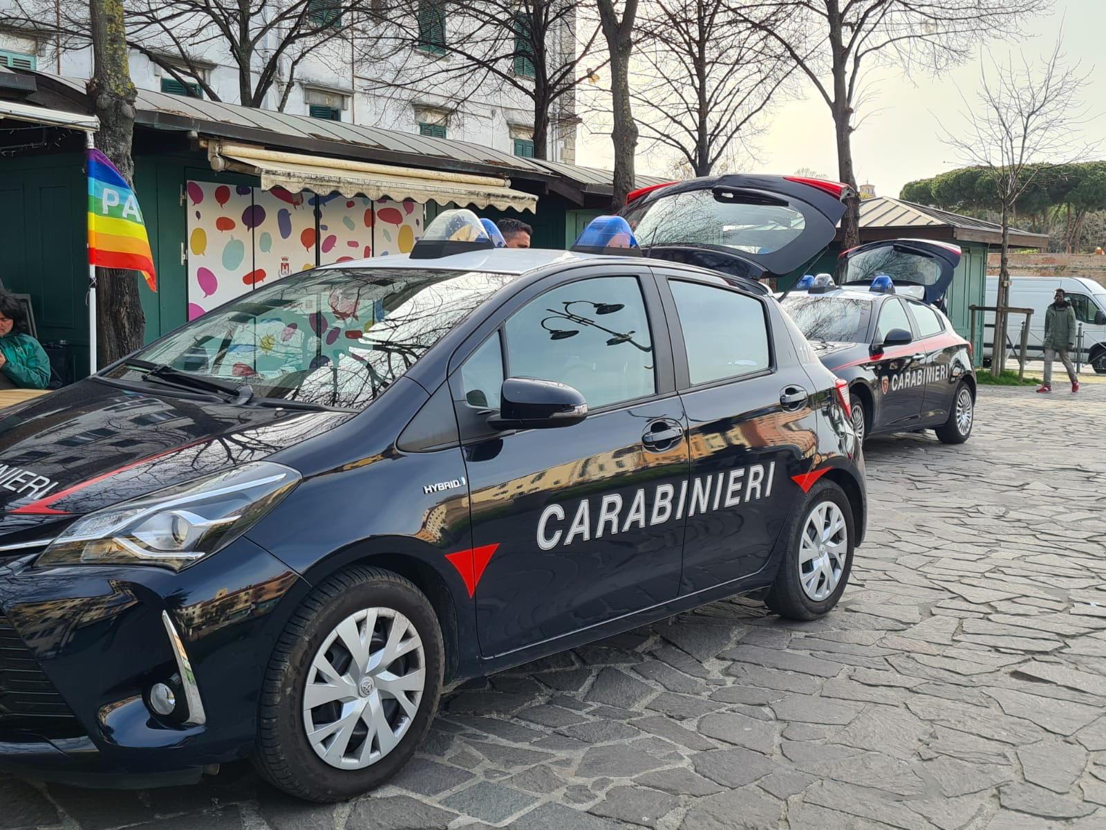 Carabinieri in piazza Garibaldi