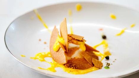 “Oops!”, il dessert di Bottura tra i 5 piatti memorabili della Guida Michelin