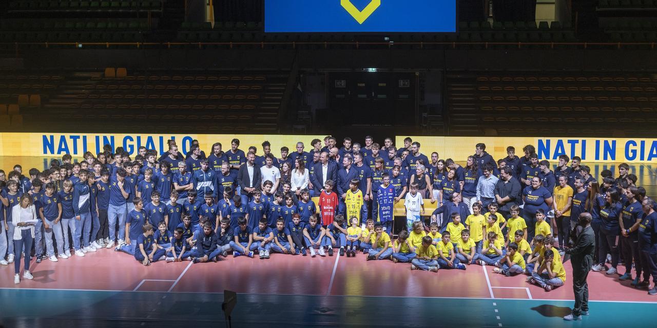 Modena Volley, è qui la festa: 1500 tifosi alla presentazione della squadra
