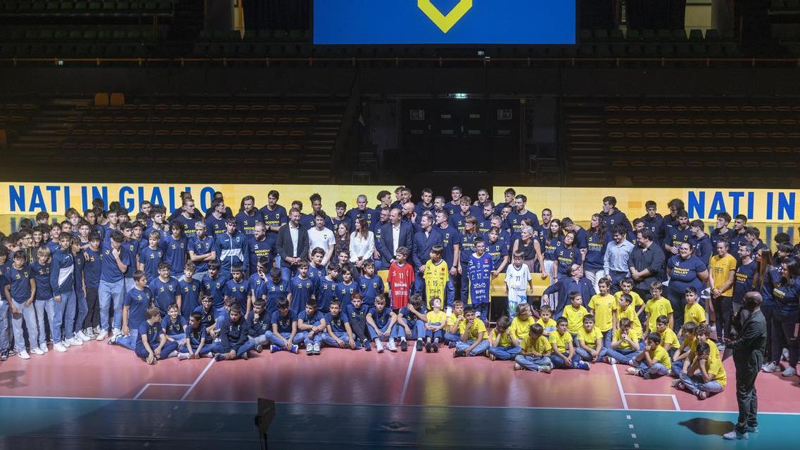 Modena Volley, è qui la festa: 1500 tifosi alla presentazione della squadra