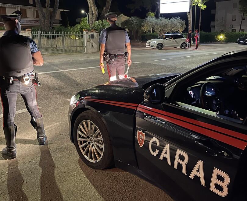 Lido Estensi, vuole sfregiare e uccidere il rivale con acido e mannaia ma viene bloccato dai carabinieri