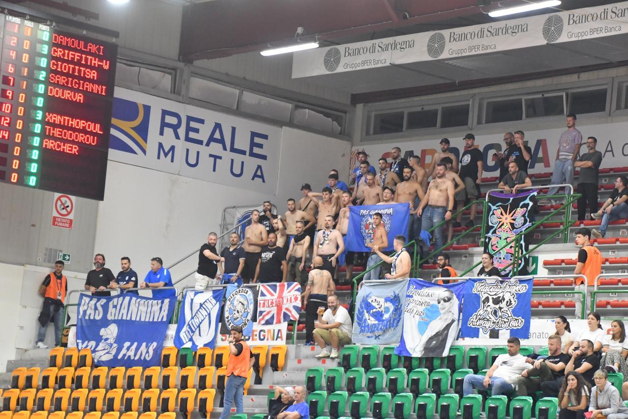 
	I tifosi del&nbsp;Pas Giannina al PalaSerradimigni (foto Mauro Chessa)

