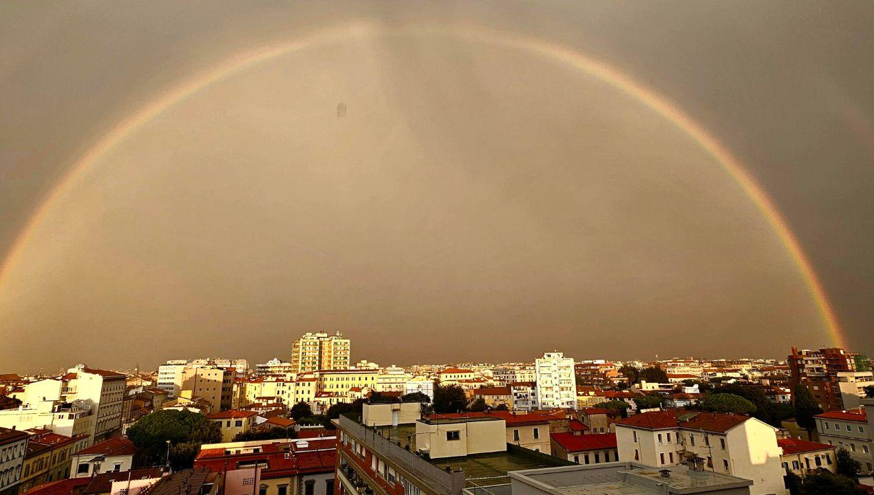 Livorno e l'arcobaleno che unisce la città di Roberto Pullerà