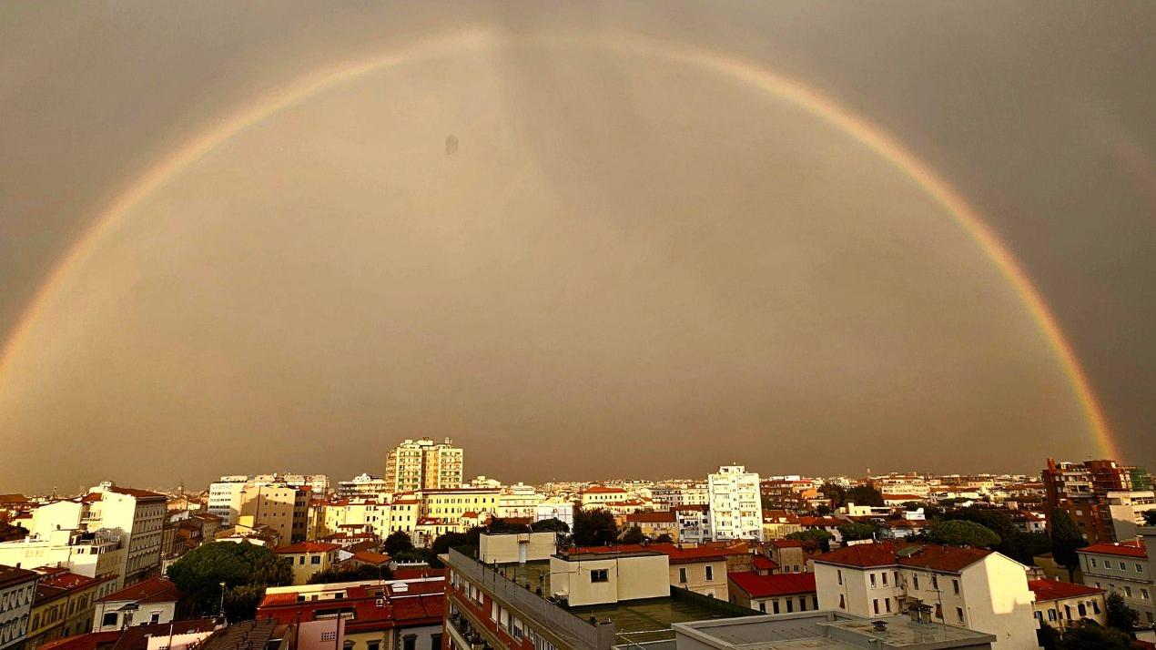 Livorno e l'arcobaleno che unisce la città di Roberto Pullerà