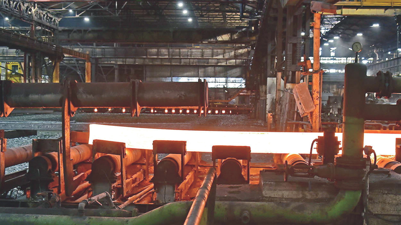 Il treno rotaie dello stabilimento Jsw Steel