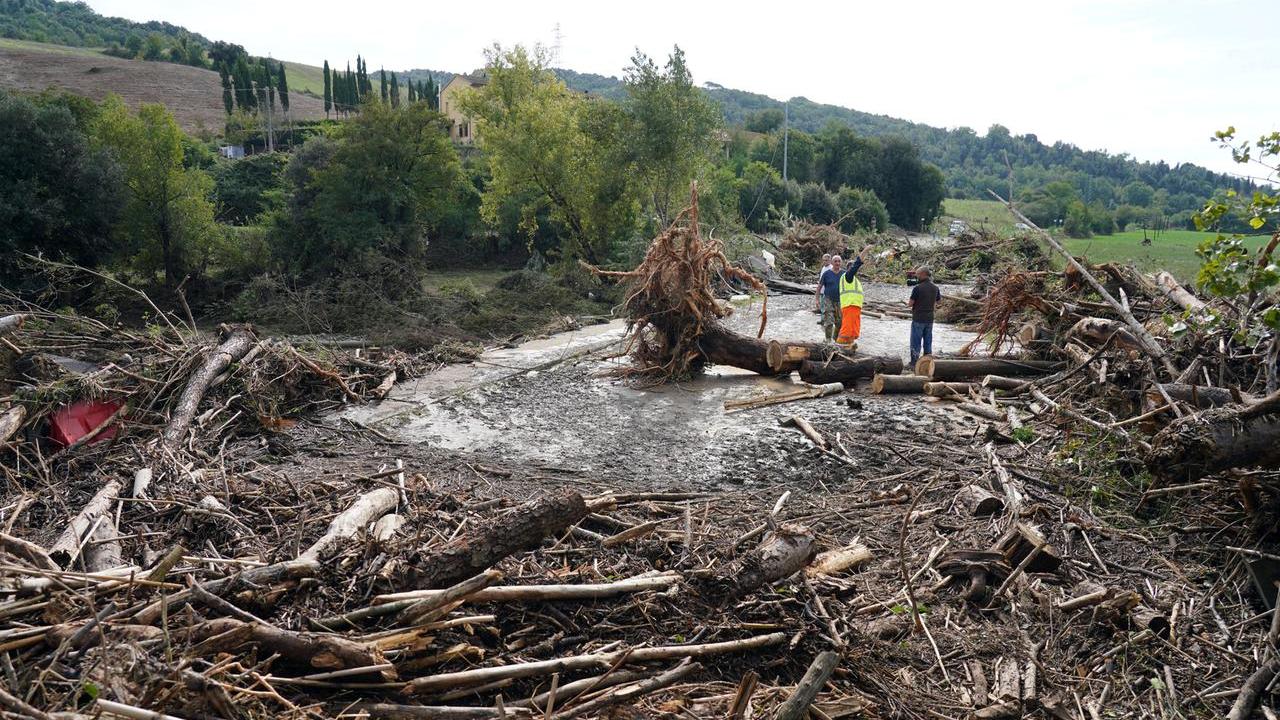 Montecatini Val di Cecina: le ricerche dei dispersi (foto Franco Silvi
