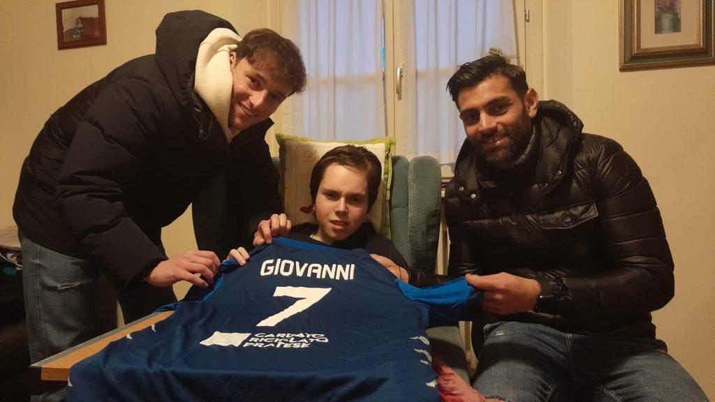 
	Giovanni Fuochi coi giocatori del Prato, Renzi e Sciannam&egrave;

