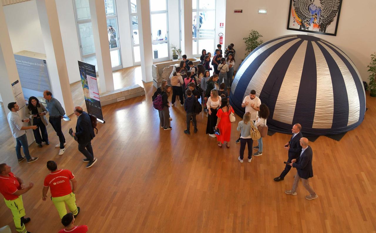 Olbia, tra navicelle, cosmo e tecnologia: «L’isola viaggerà nello spazio»