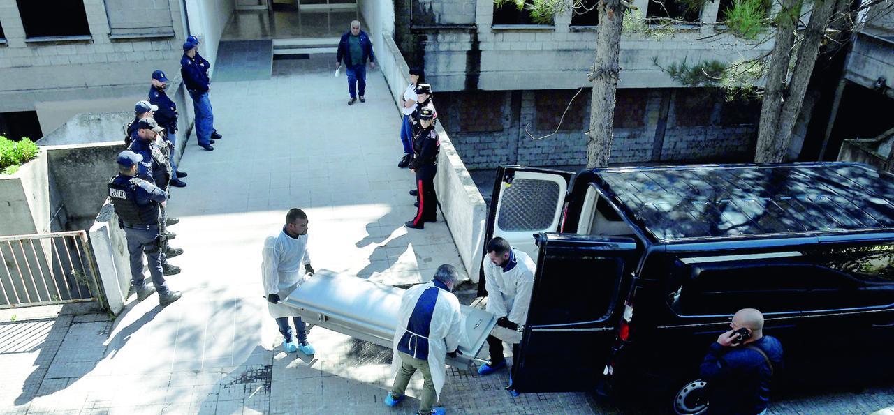 Il racconto choc del figlio superstite: «Papà ha ucciso tutti»