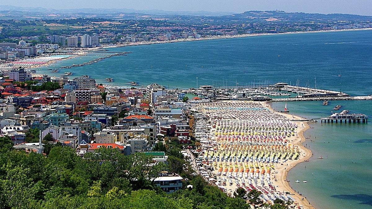 Architetto ferrarese precipita dal balcone di un hotel a Gabicce
