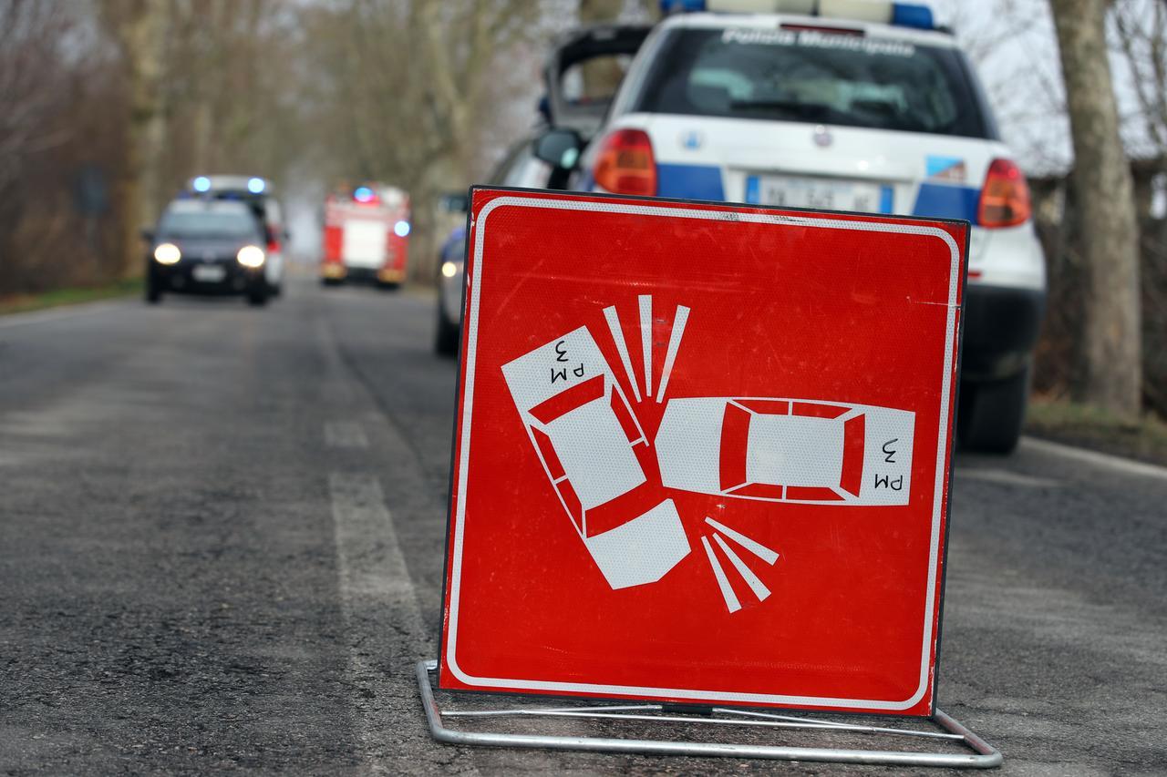 Aguscello, perde il controllo dello scooter: grave una ragazza di 17 anni