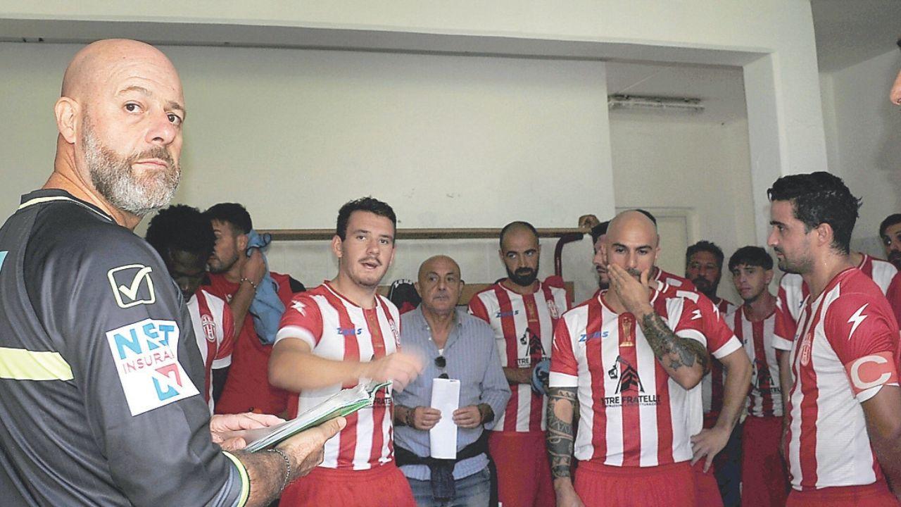 Giorgerini nel pre-partita e durante il suo ultimo match arbitrato (foto Giancarlo Grassi)