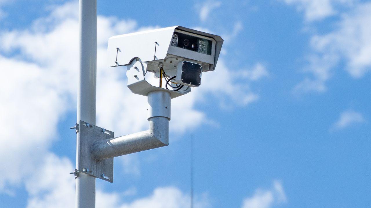 A destra, un velocar installato nella strade di Firenze