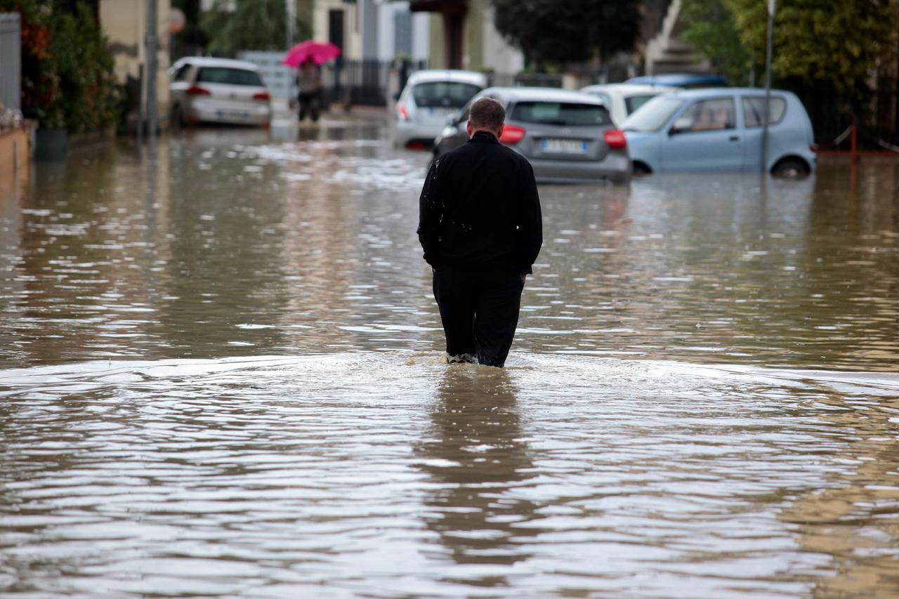 Toscana, convivere con le alluvioni è una realtà: ponti, auto e altri errori fatali da evitare