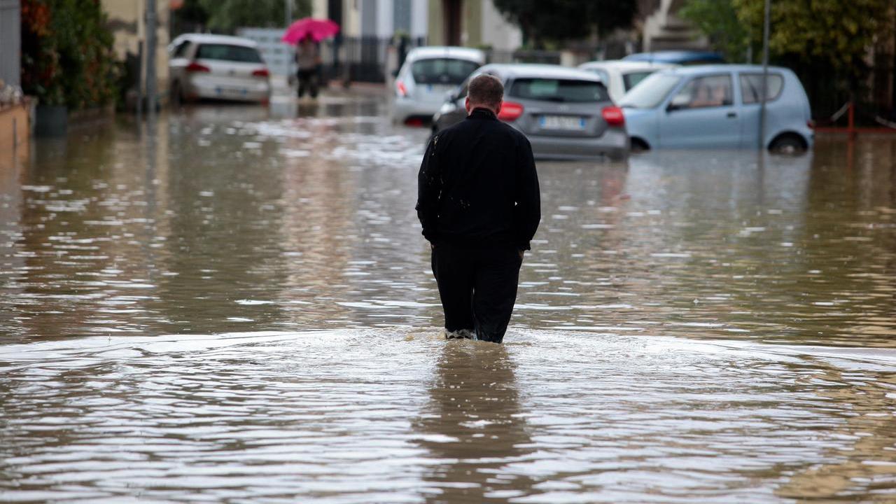 Toscana, convivere con le alluvioni è una realtà: ponti, auto e altri errori fatali da evitare