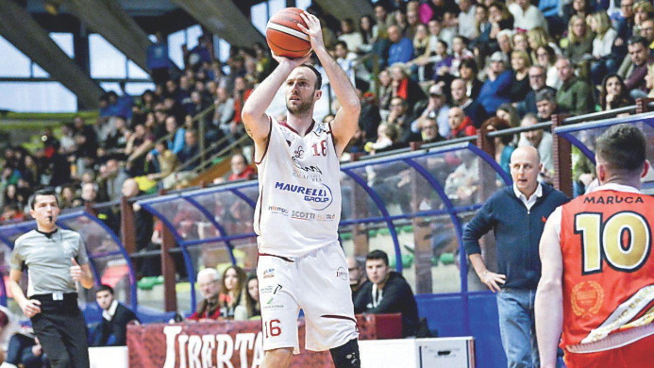 
	Andrea Sipala con la maglia della Libertas

