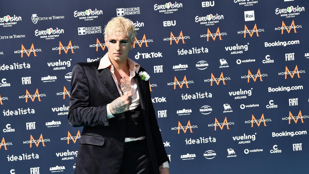 San Teodoro, concerto-rave in piazza: sul palco c’è Achille Lauro