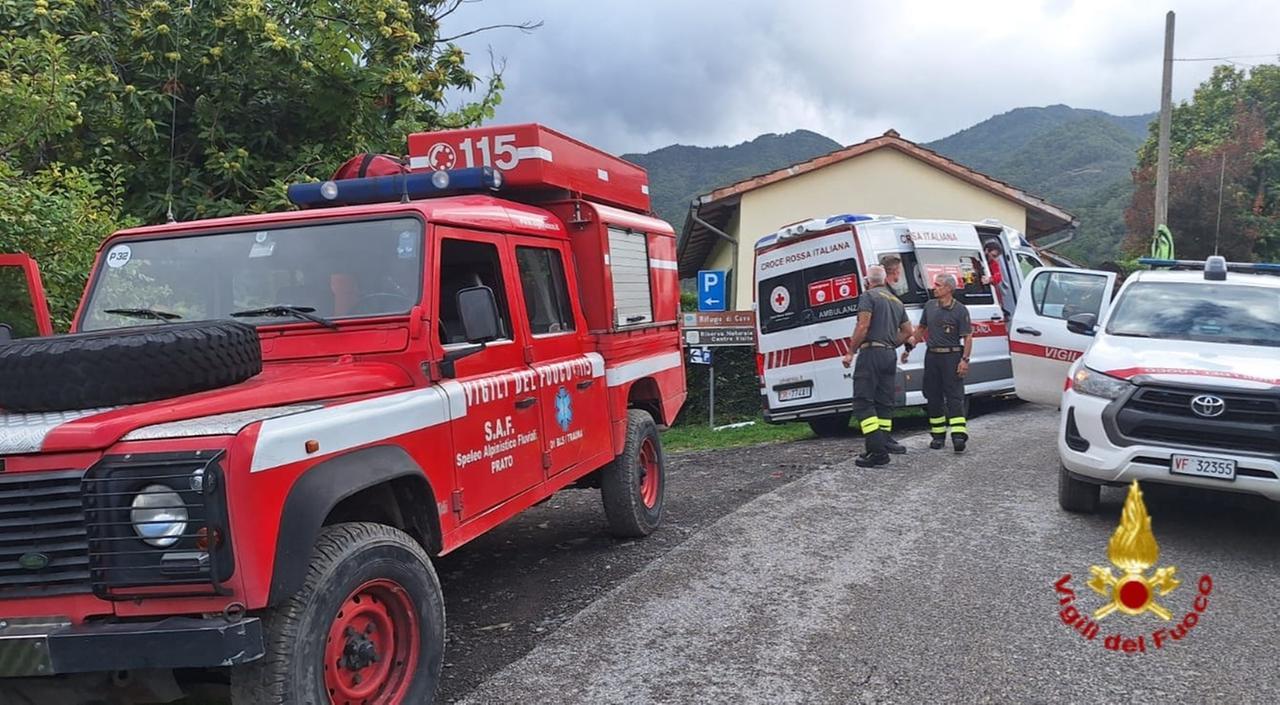 Prato, due cercatori di funghi soccorsi dai vigili del fuoco in Valbisenzio