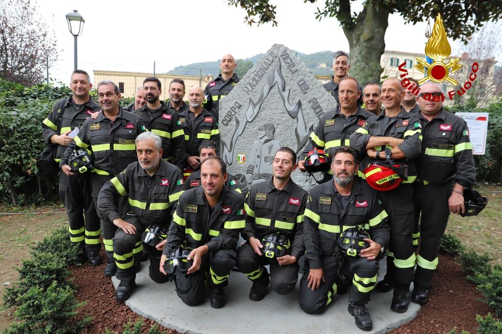Pescia, messaggio ai giovani con il monumento dei vigili del fuoco