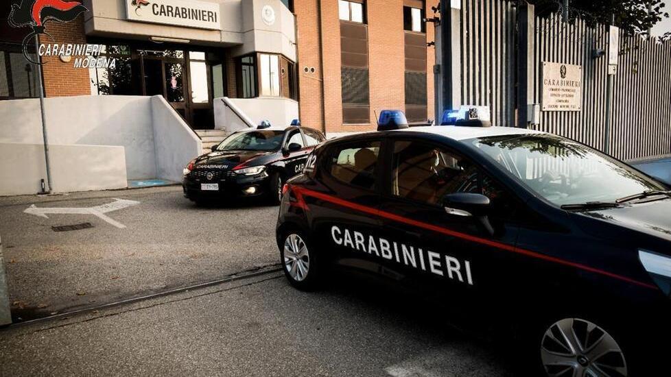 Picchiato, pedinato e minacciato di morte insieme alla sua famiglia da un usuraio e due complici