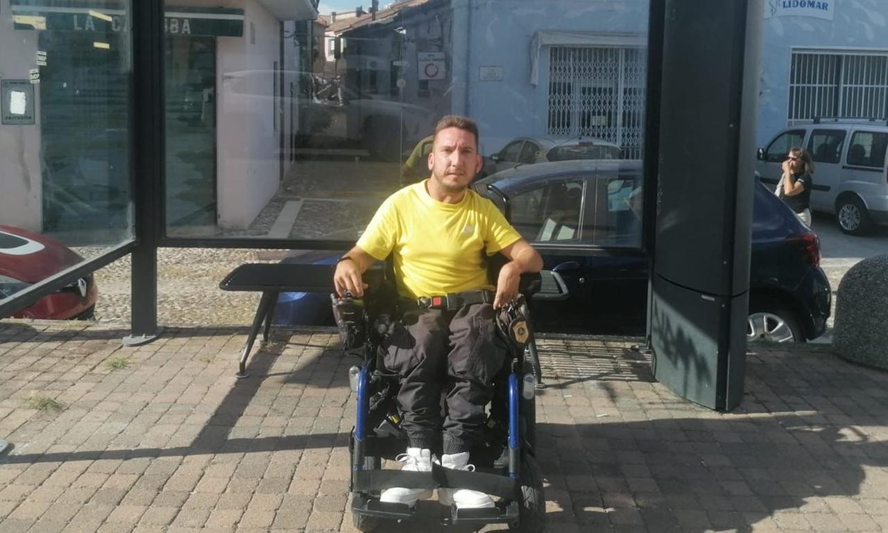 Comacchio, disabile lasciato alla fermata: il bus di linea non aveva la pedana