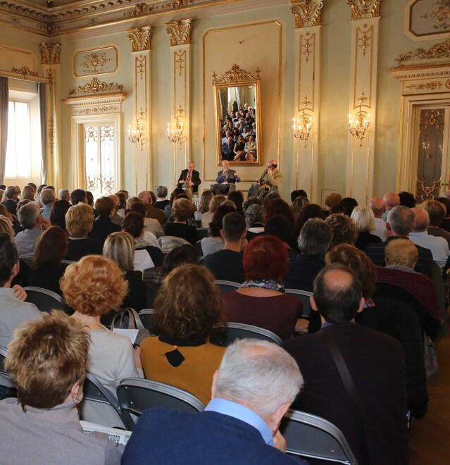 Al Teatro Valli torna Finalmente Domenica tra arte, letteratura e storia