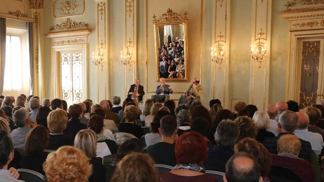 Al Teatro Valli torna Finalmente Domenica tra arte, letteratura e storia