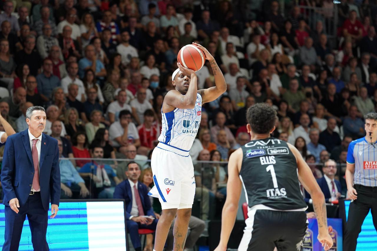 La Unahotels crolla in casa all’esordio contro Trento (76-92)