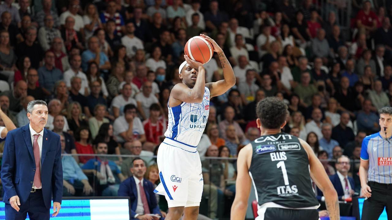 La Unahotels crolla in casa all’esordio contro Trento (76-92)
