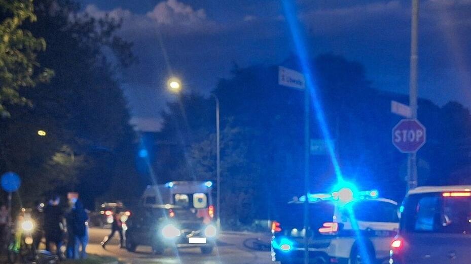 Via Vignolese a Spilamberto, schianto all’incrocio. Ciclista finisce in ospedale: è grave