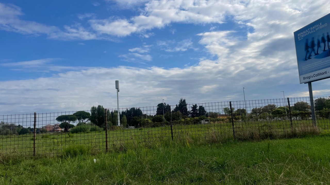 L’area dove è prevista la costruzione di un centro commerciale di media superficie di vendita e un nuovo punto ristoro