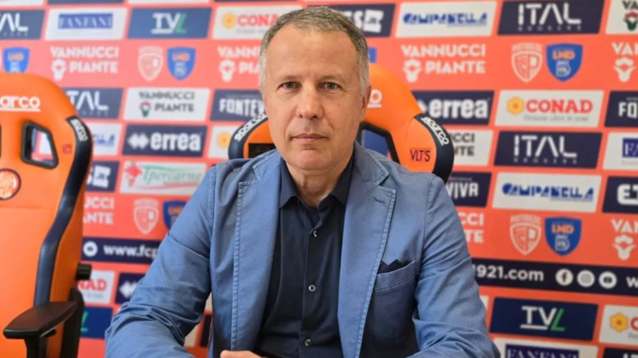 Fabio Fondatori nella sala stampa della Pistoiese allo stadio Melani: per il dirigente è la quarta esperienza nel club arancione