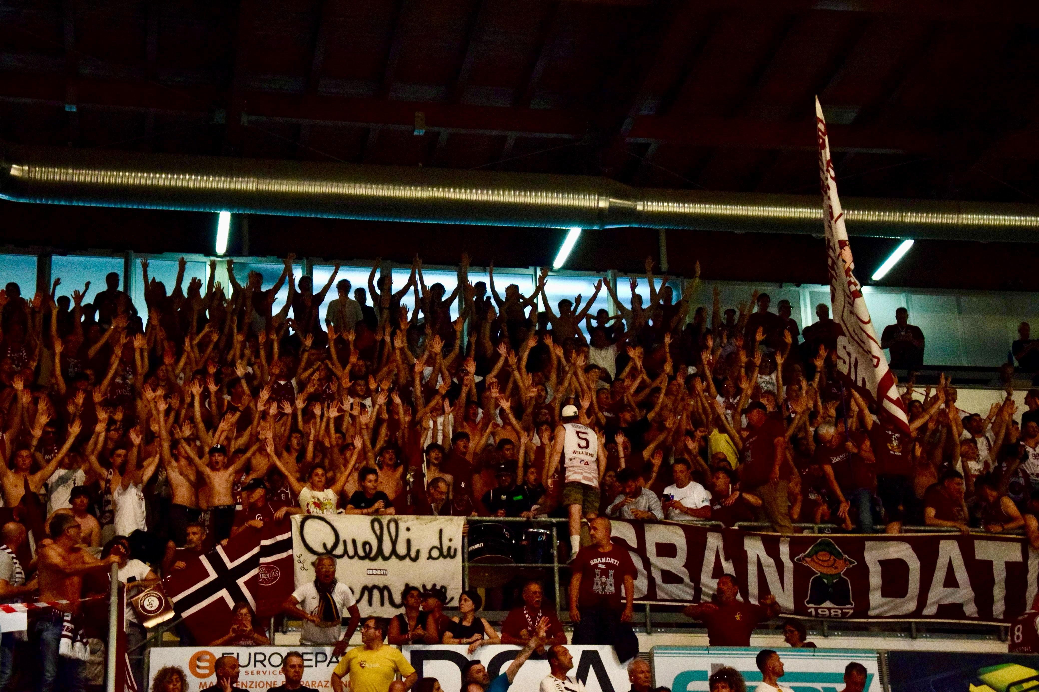 I tifosi libertassini a Roseto per la finale