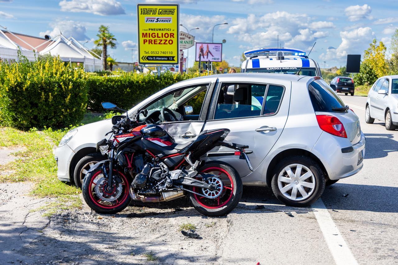 Scontro auto-moto a Ferrara