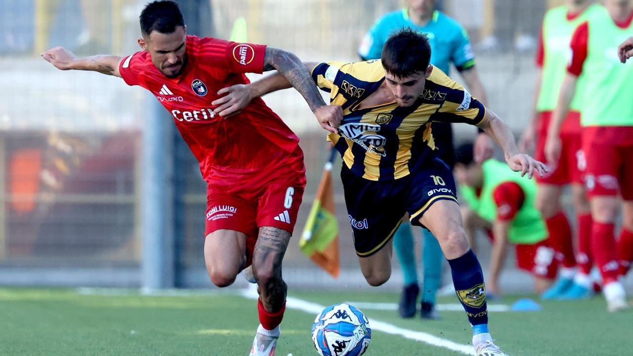 Marin contrasta un avversario