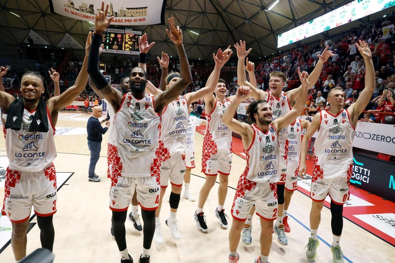 
	La gioia del Pistoia dopo la vittoria (foto Nucci)

