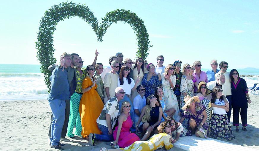 
	La foto di gruppo con gli invitati

