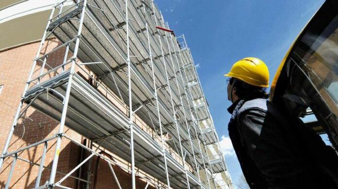 Patente a punti per i cantieri edili obbligatoria da oggi: come funziona, come richiederla e chi deve averla<br type="_moz" />