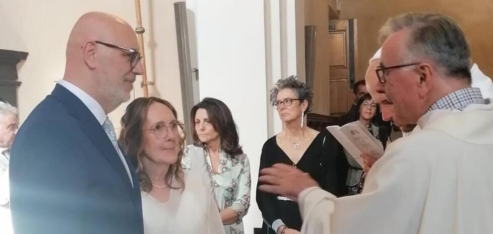 Gli sposi emozionati durante la cerimonia