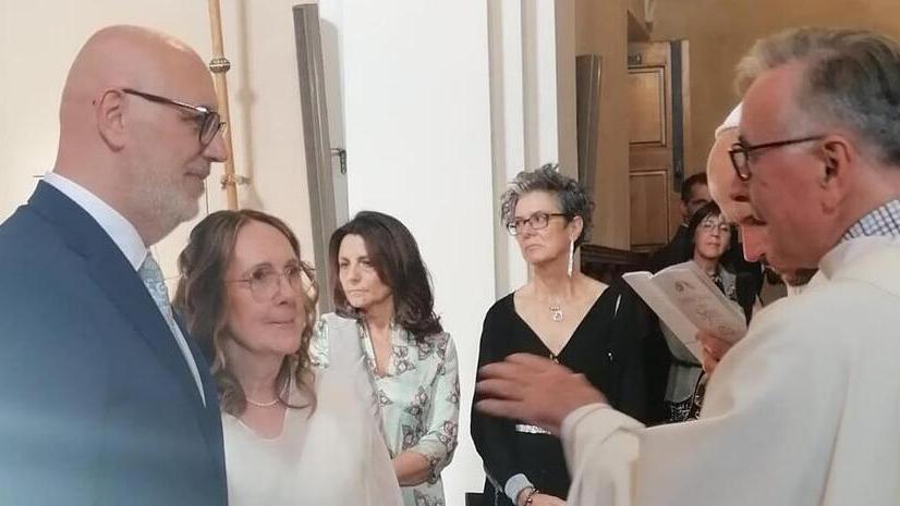 Gli sposi emozionati durante la cerimonia