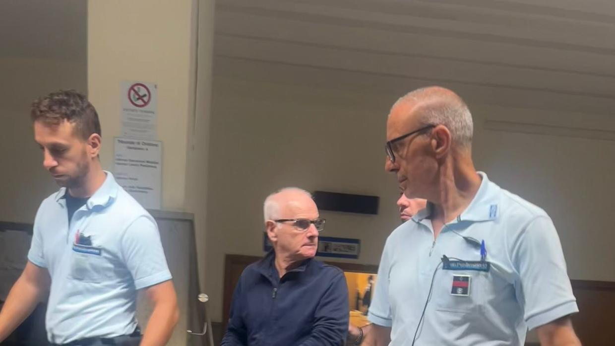 Antonino Demelas esce dall'aula dopo un'udienza