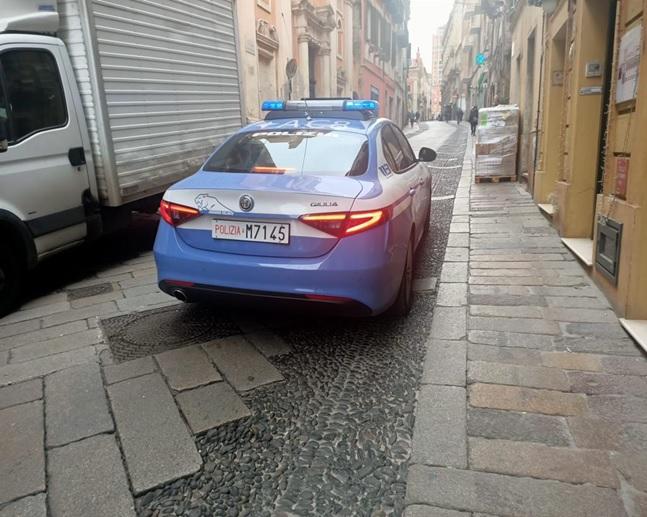 Sassari, sorpreso al centro storico con 65 grammi di marijuana: denunciato