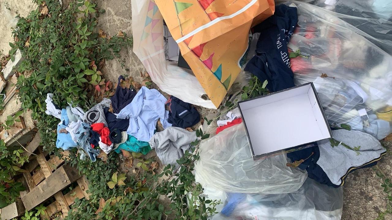 Olbia, vecchi indumenti “donati” ai poveri. La Caritas: «Abbiate rispetto»