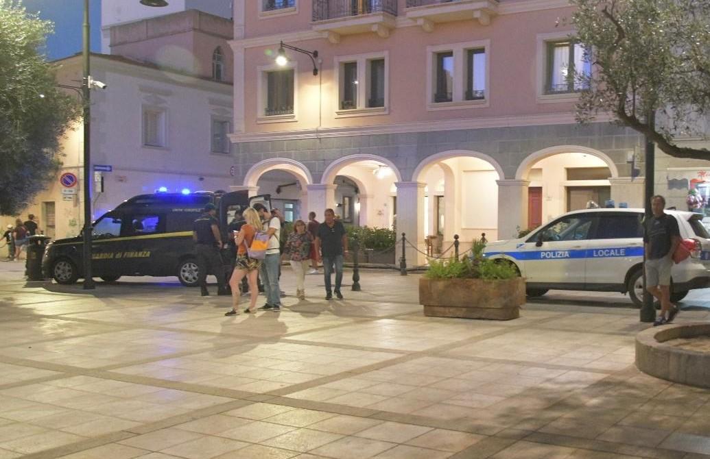 Olbia, blitz nel centro storico: al setaccio locali e negozi