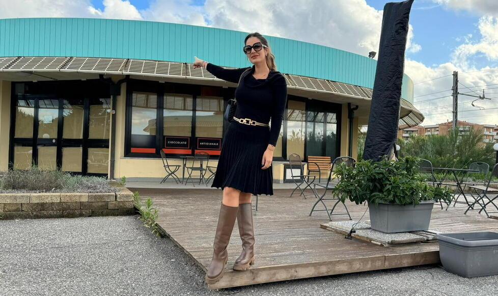 Carlotta Taddei conosciuta per il suo marchio La Deliziosa davanti al nuovo locale di via Mondolfi dove sono in corso i lavori di restyling